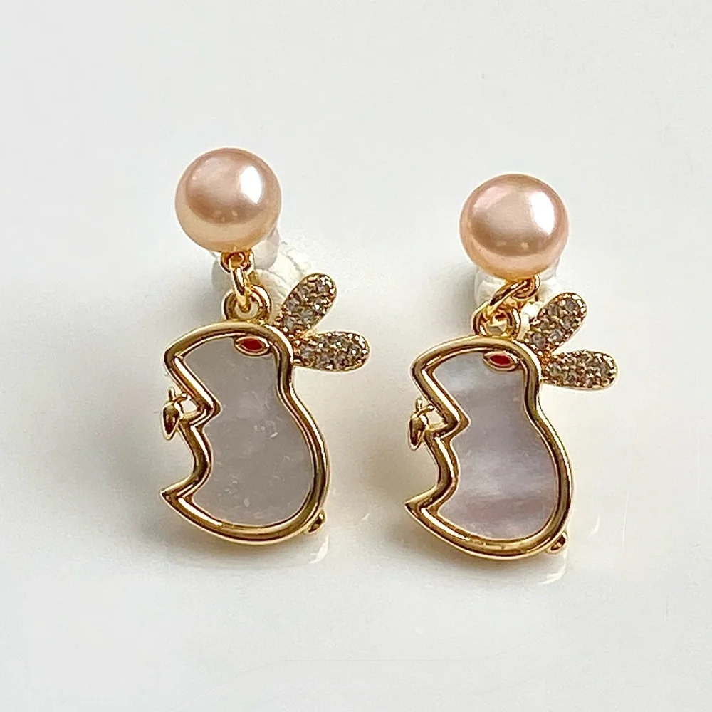 E136-Handmade Champagne Freshwater Pearl Mother Of Pearl Bunny Earring - Picture 2 of 6